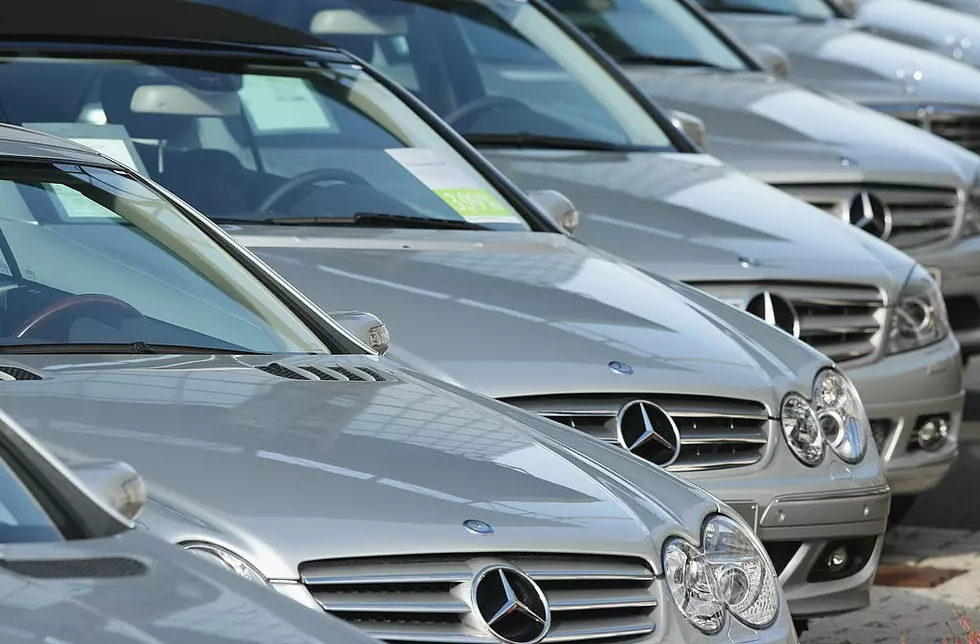 Mercedes-Benz Weighs Lawsuit Over Trump Tariffs